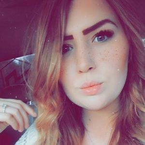 Meet your Posher, Becca